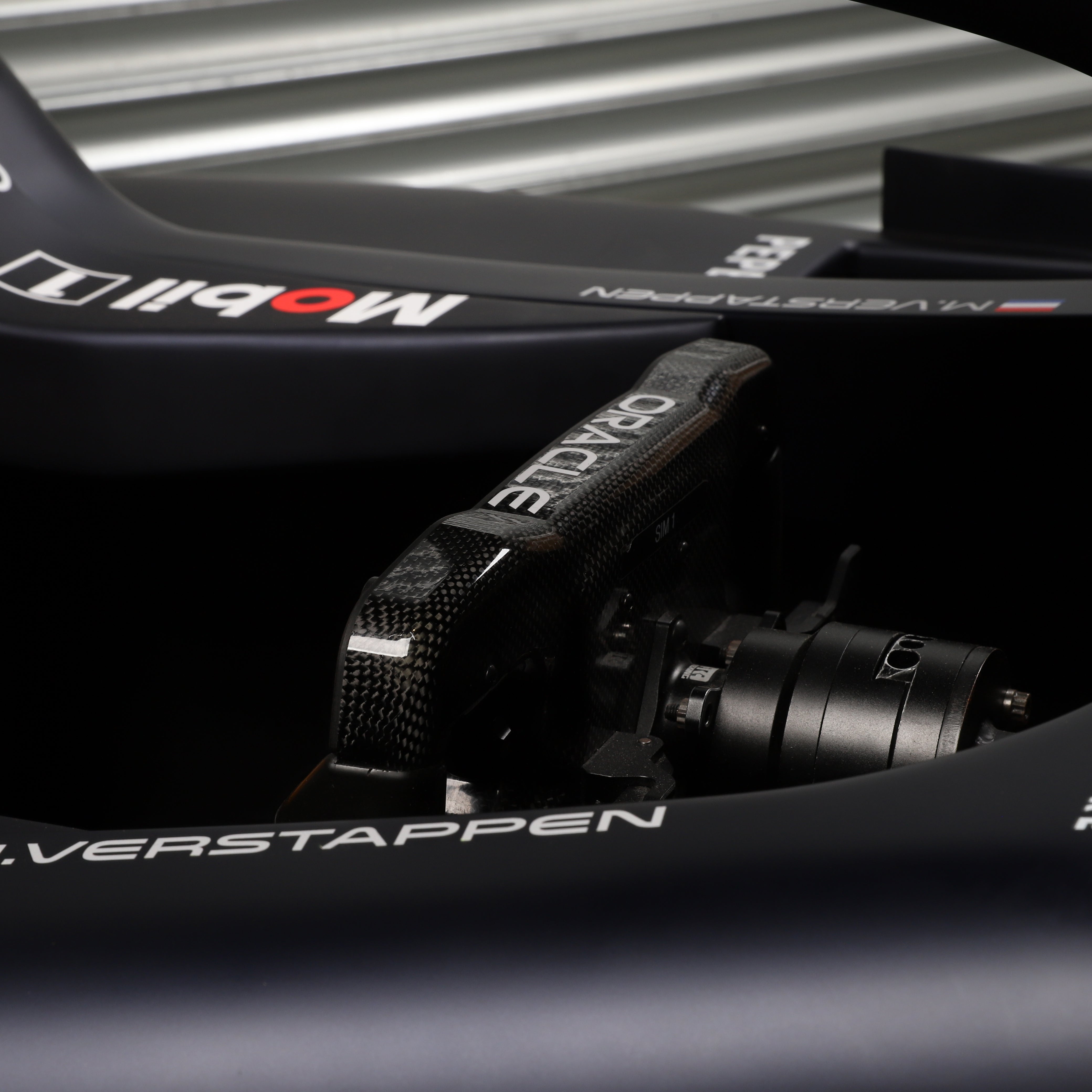 Oracle Racing Simulator Oracle Red Bull Racing RB21 Motion Simulator - Official Home of F1®