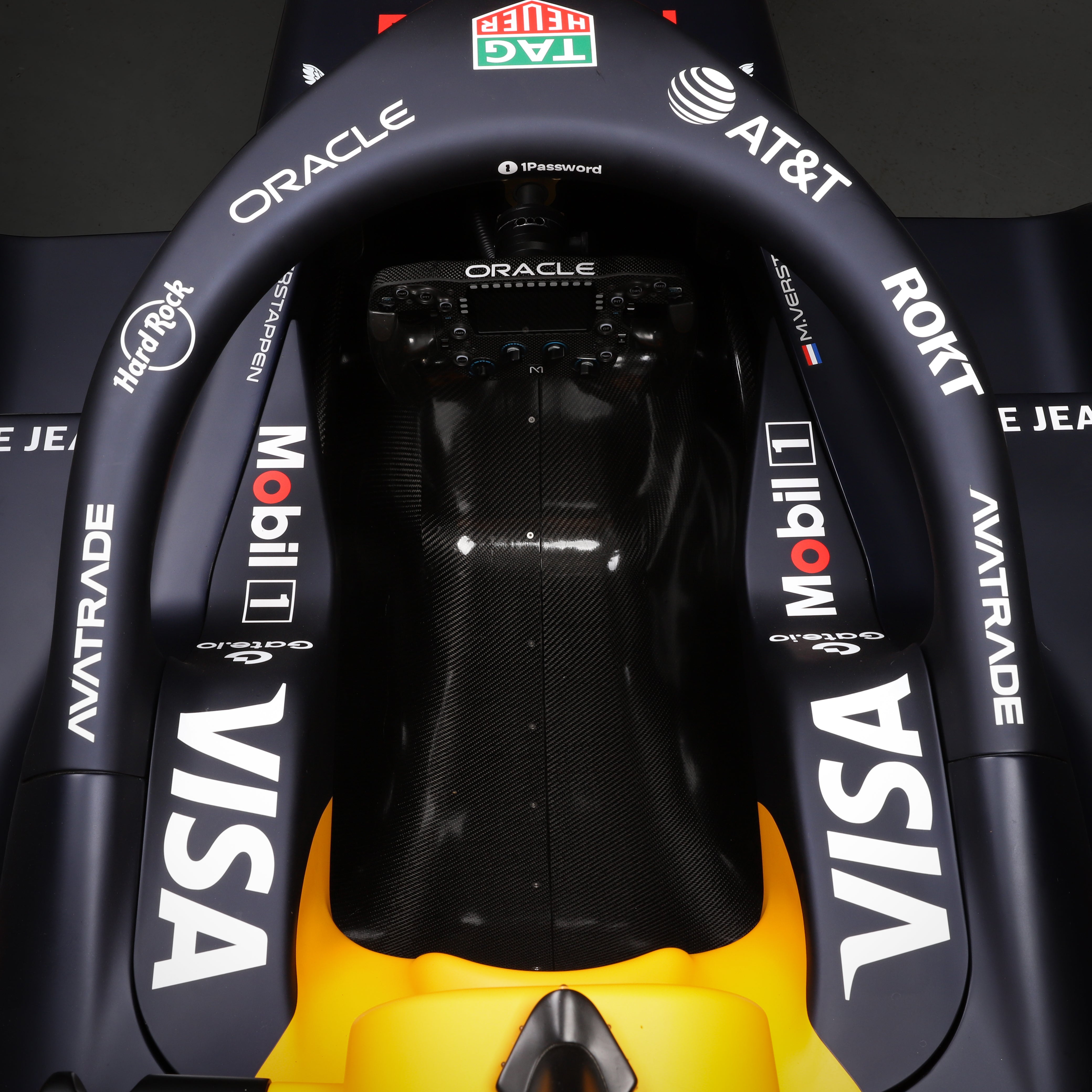 Oracle Racing Simulator Oracle Red Bull Racing RB21 Motion Simulator - Official Home of F1®