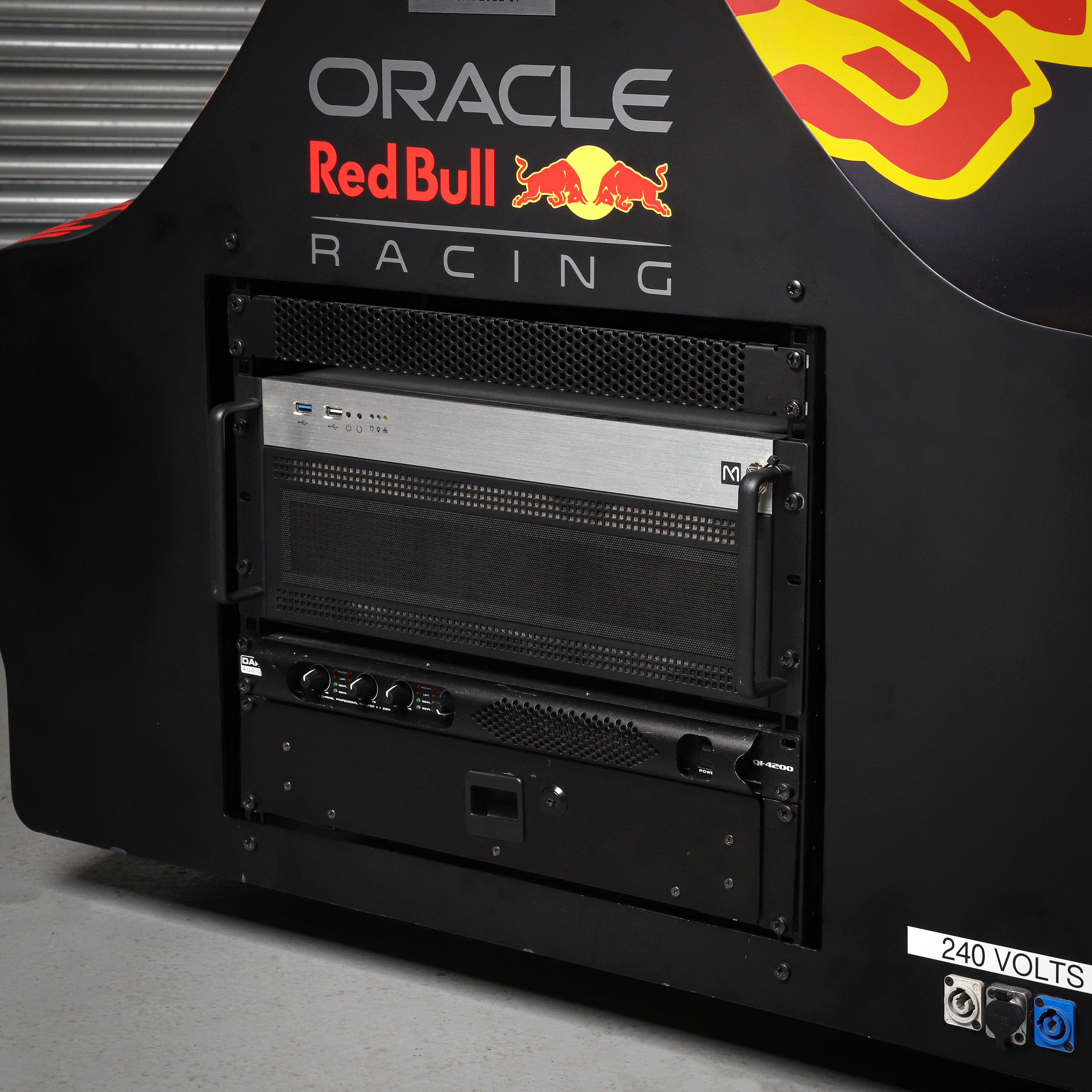 Oracle Racing Simulator Oracle Red Bull Racing RB21 Motion Simulator - Official Home of F1®